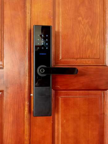 Lắp đặt khóa cửa vân tay EUROLOCK S8 tại Quận 3, Tphcm